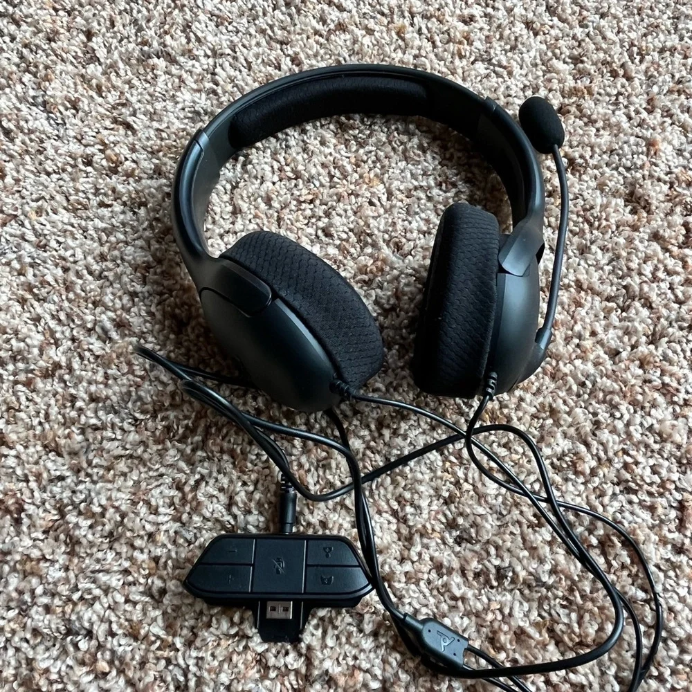 Headset with microphone for video games
